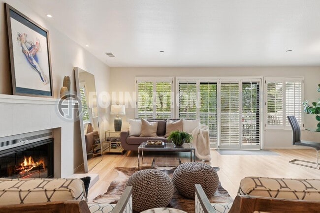 Photo - Tranquil Corte Madera Townhouse! DECK! 2 C...