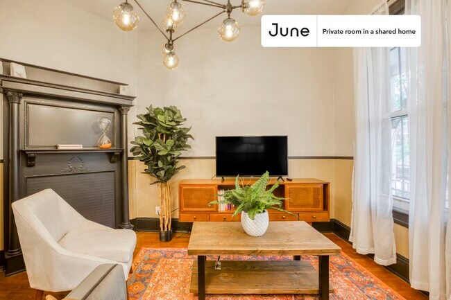 Room in Shared 4 bed/2 bath home in Columbia Heights