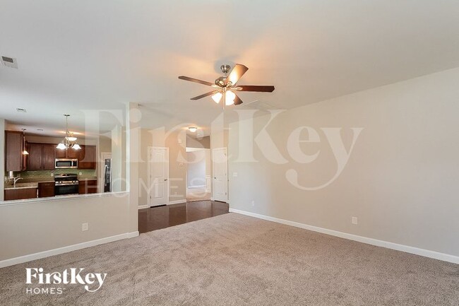 Photo - 215 Buck Johnson St