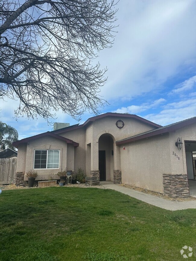 Building Photo - Cute house in a quiet neighborhood