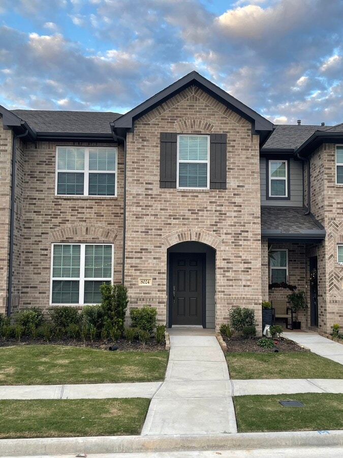 Photo - 8024 Scanlan Trl