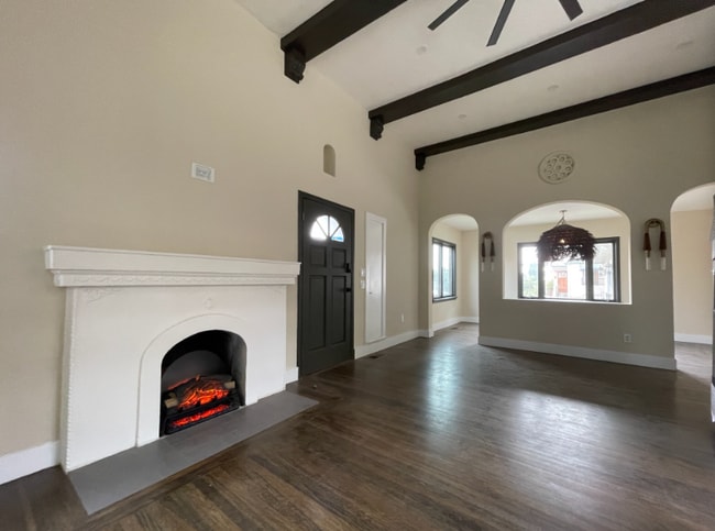 Building Photo - 3608 Wilshire Terrace