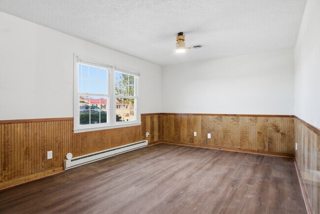 Photo - 3 bed, 1 bath.  Pet Friendly New remodel