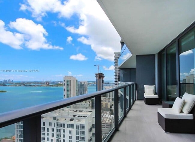 Photo - 460 NE 28th St Unidad 2903