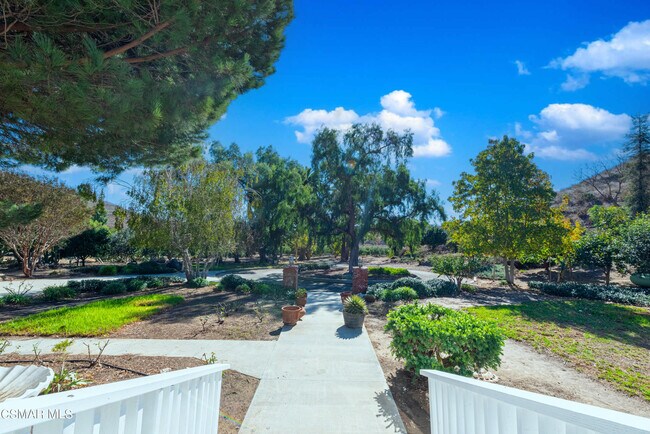 1057 E La Loma Ave
