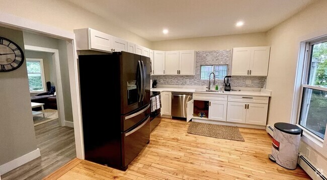 Building Photo - 33 Gilman St Unit 2 Rental
