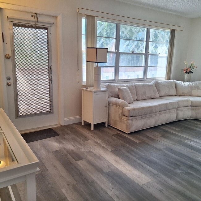 Photo - 2092 Wolverton E