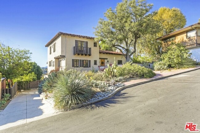 Photo - 2071 Escarpa Dr