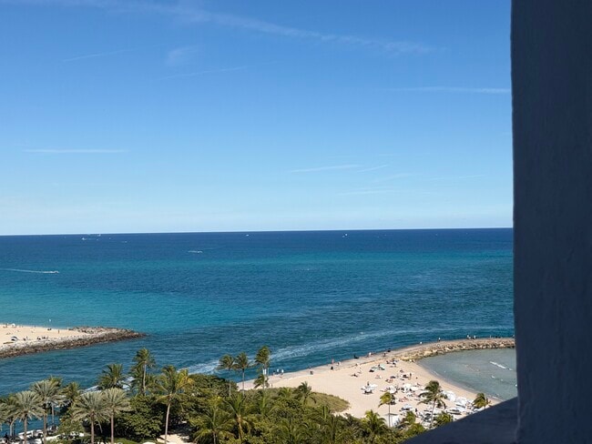 Building Photo - 10275 Collins Ave