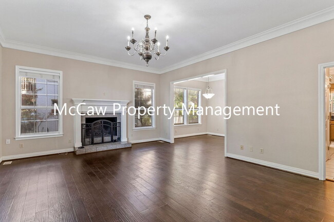 Photo - 302 W Spring St