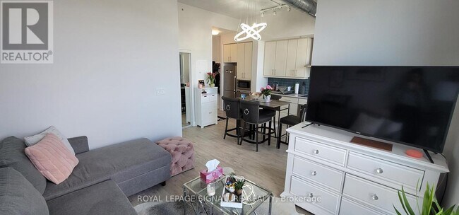 Photo - 75 The Donway W Unit 1002