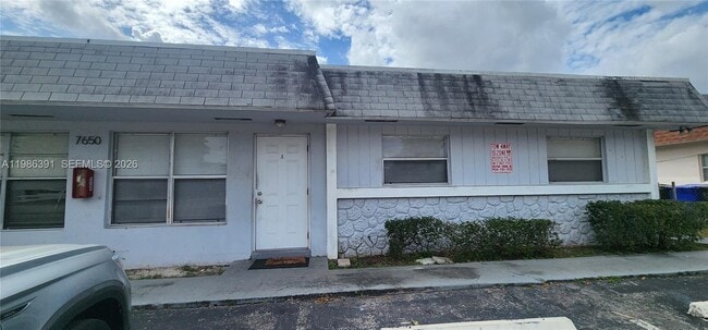Building Photo - 7650 SW 10th Ct Unit A