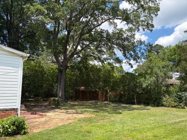 Photo - 6015 Monroe Rd