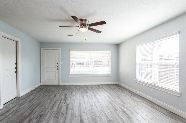 Photo - 1140 Glenda St