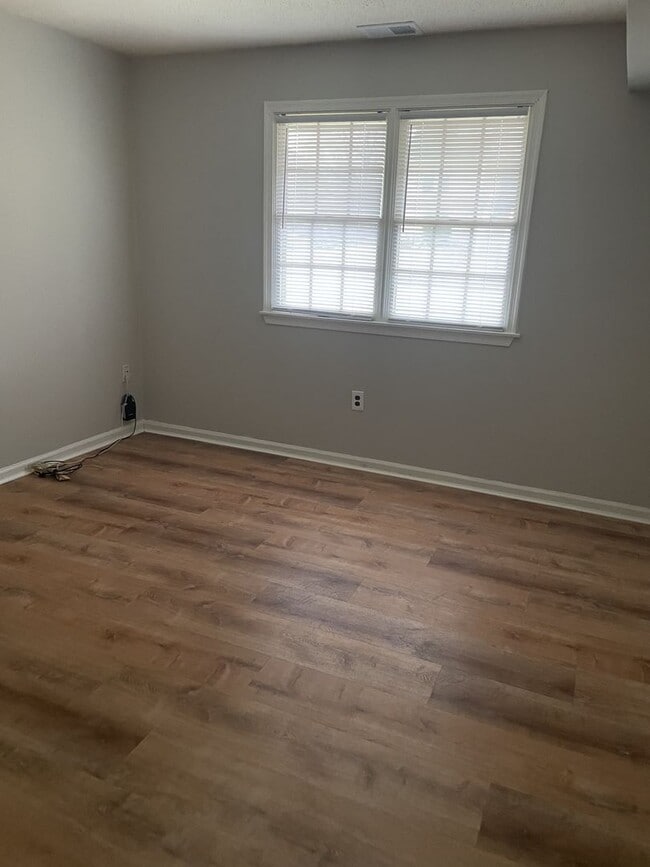 Building Photo - 323 Jefferson St Unit 2nd Floor