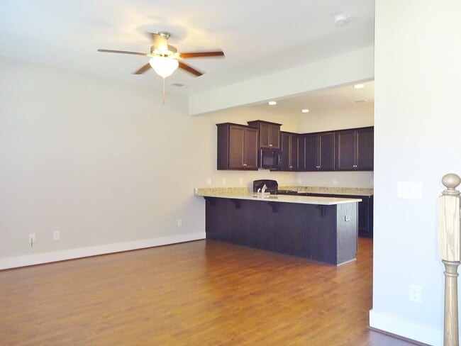 Photo - Town Home for Rent in Chelsea.. Available to View with 48 Hour Notice!!!