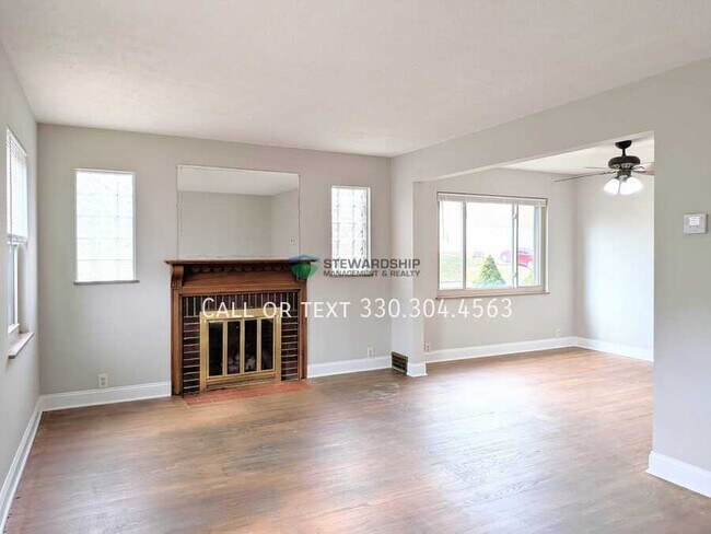 Photo - 1303 23rd St NE