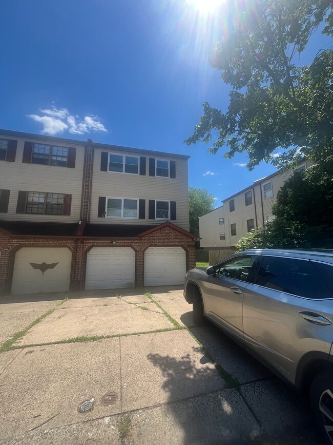 Building Photo - 13085 Blakeslee Dr Unit 2