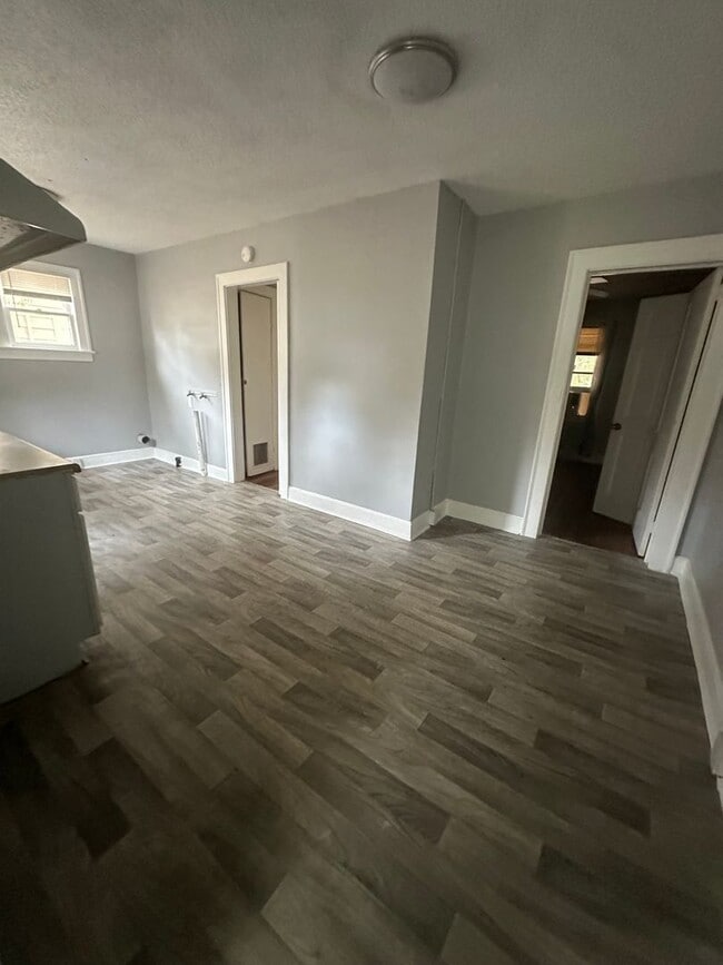 Photo - 3 bedroom 1 bath cozy home!