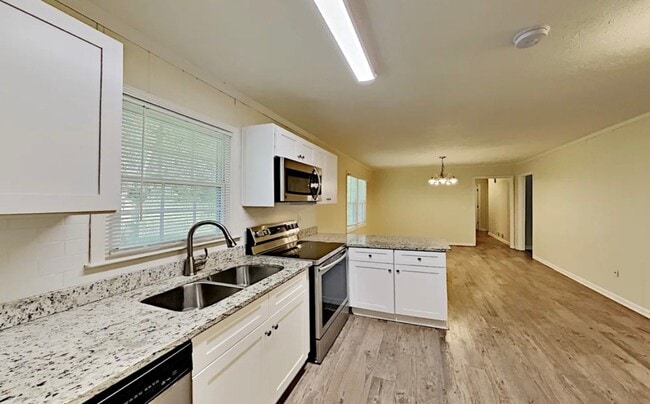 Photo - 848 Howard Ct SW