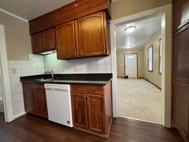 Building Photo - Phenomenal 2 Bedroom House in St. Paul Nei...