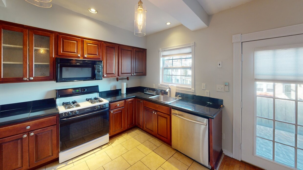 Photo - Private bedroom in 2 bed/1 bath Home