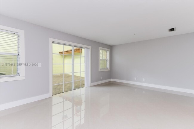 Photo - 623 NE 8th Ave