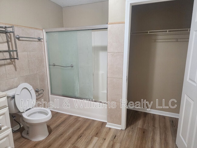 Photo - 955 Mackinaw St