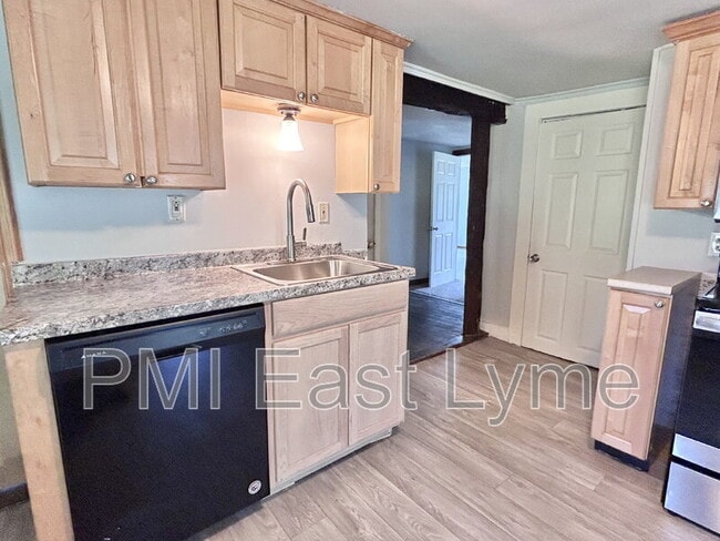 Photo - 231 Salem Turnpike Unidad Apt. 1