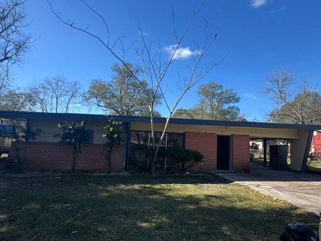 Building Photo - House For Rent 150 Schoolview Dr, Bridge City, TX 77611