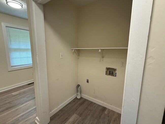 Photo - 307 Reeceburg Rd SE