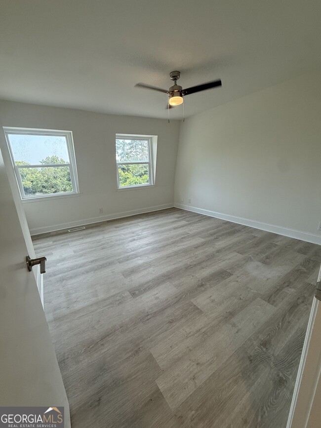 Photo - 1157 Boulevard