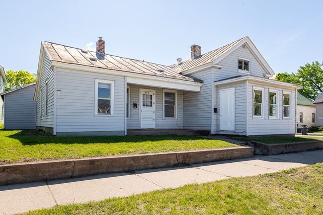 Building Photo - 602-604 9th St N Unit 602