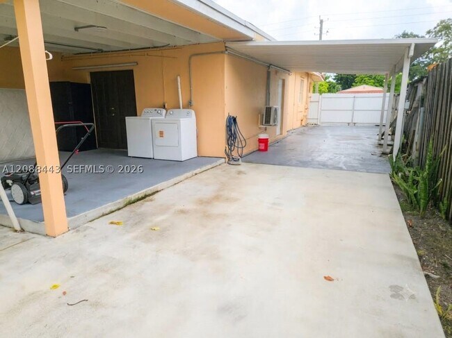 325 SW 63rd Ave