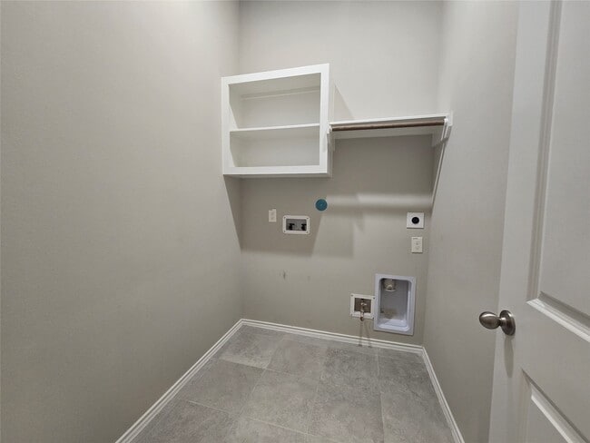 Building Photo - 8711 Fox Trail Dr