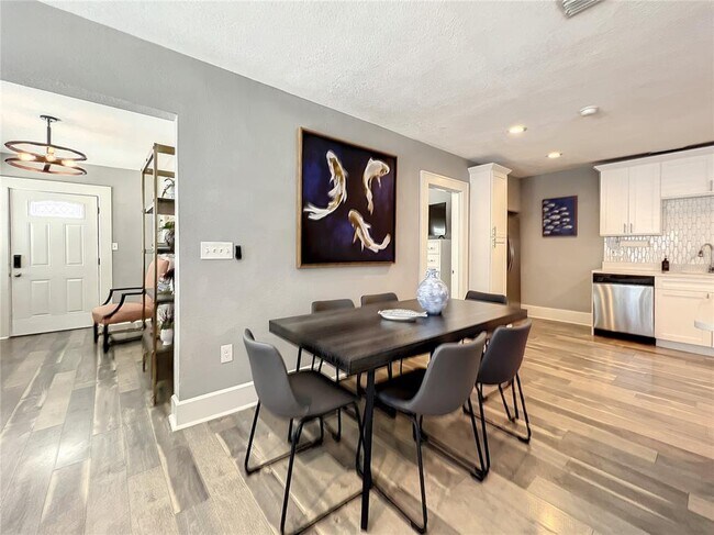 Photo - 1137 Highland St S