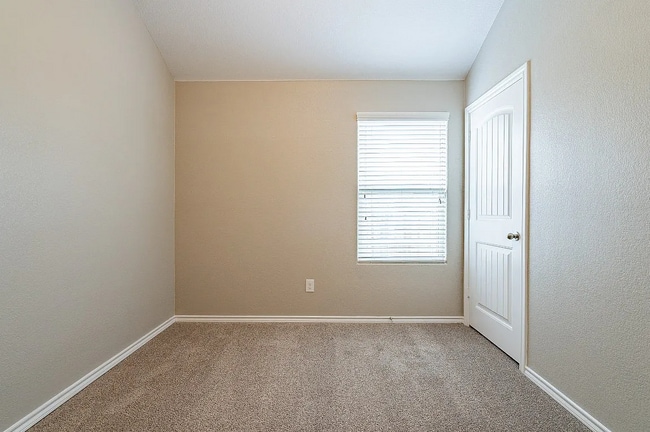 Dormitorio 2 - 327 Chestnut Ln