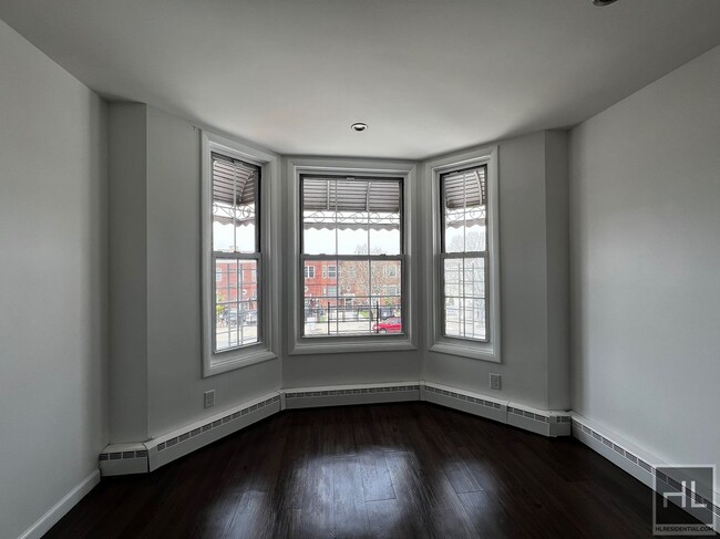 TIFFANY STREET - TIFFANY STREET Apartment Unit 3