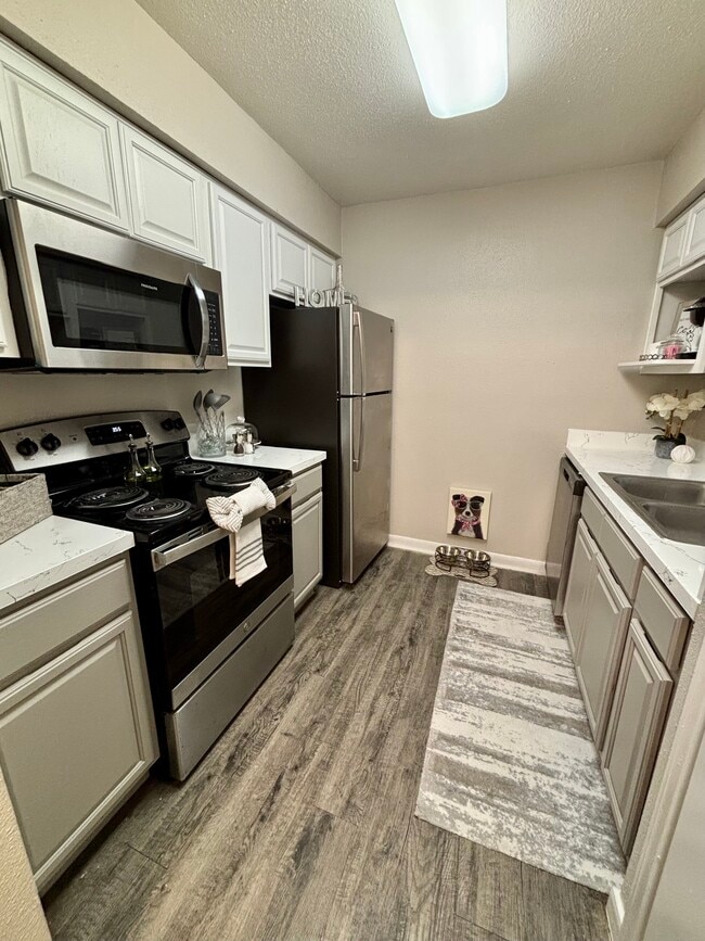 Building Photo - Memorial Fountain