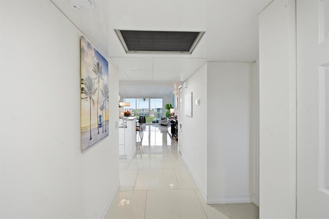 Building Photo - 4015 W Palm Aire Dr Unit 1001