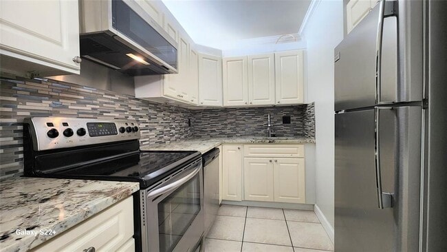 Photo - 555 SE 8th St