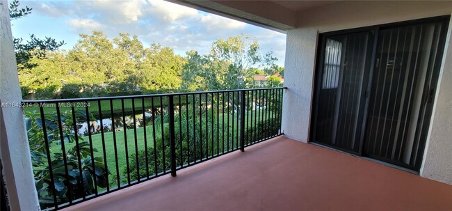 Photo - 10125 W Sunrise Blvd Condominio Unidad 302