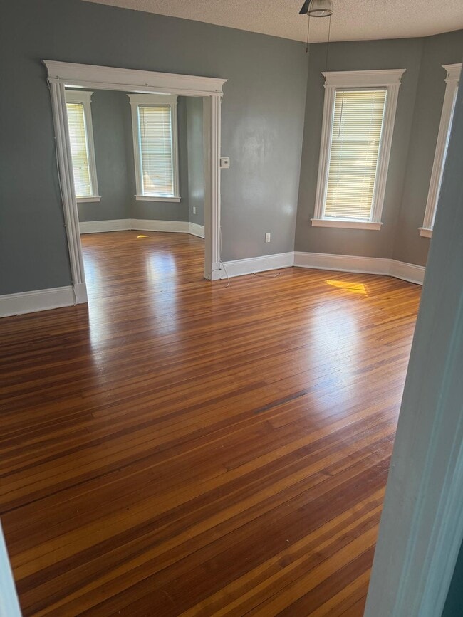 Photo - 77 Rowe Ave Unit 2nd floor