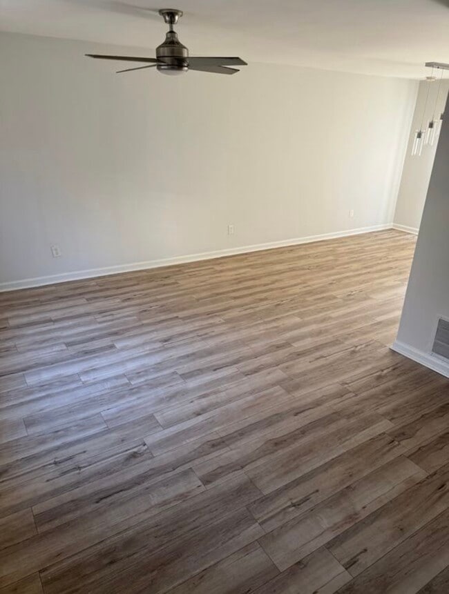 Photo - 283 Flagstone Way