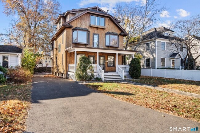 Building Photo - 33 Douglas Ave Unit 2