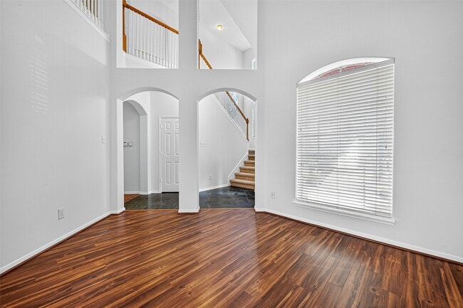 Photo - 15618 Edgemere Ct