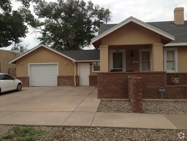 Building Photo - West First Duplex Unit 609 W. First (240) Rental