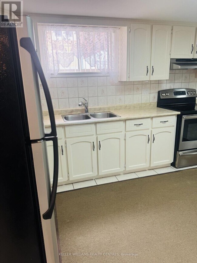 Photo - 2461 Hensall St