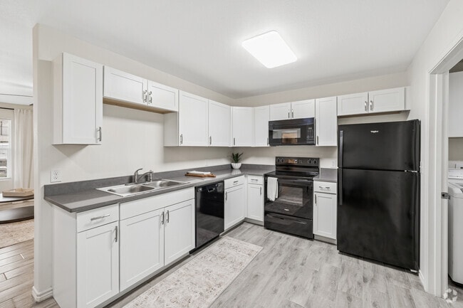 2BR, 1BA - 988SF - Kitchen