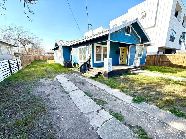 Photo - Available Now! MUST SEE 3 Bedroom / 2 Bath...